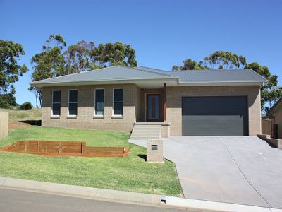 24 Isabella Parade, Forster