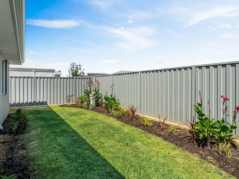 8 BLUEBERRY LOOP, Byford