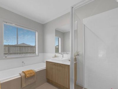 33 Pear Street, Wyndham Vale