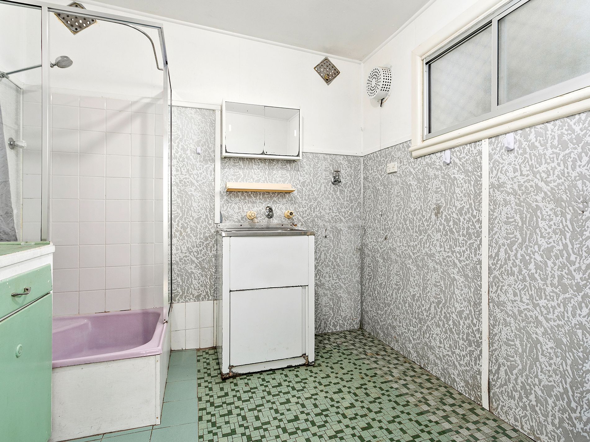 76 Peterborough Avenue, Lake Illawarra