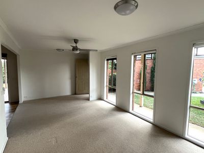 8 Trixia Place, Leopold