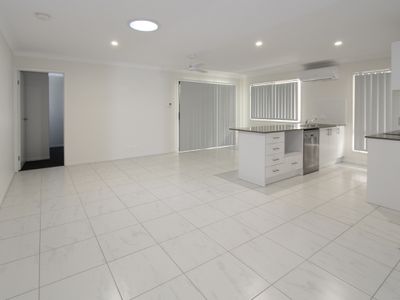 1 / 6 Soho Drive, Deebing Heights