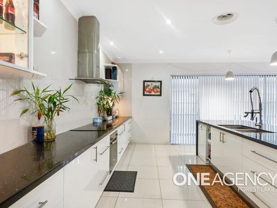 8 Armisfield Street, Doolandella