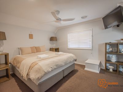 10 Beveridge Cres, Dubbo