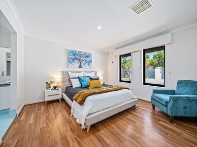 15 Harrington Avenue, Tapping
