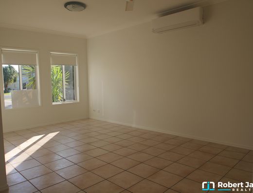 Noosa Waters Family Home image 4