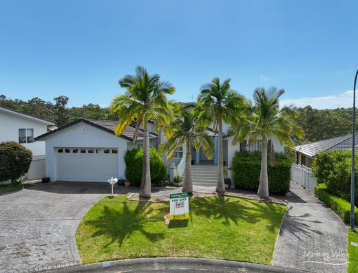 Elegant Family Home with Granny Flat in Tallwoods Village, Hallidays Point