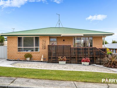 1 / 1 Alan Lade Place, Bridport