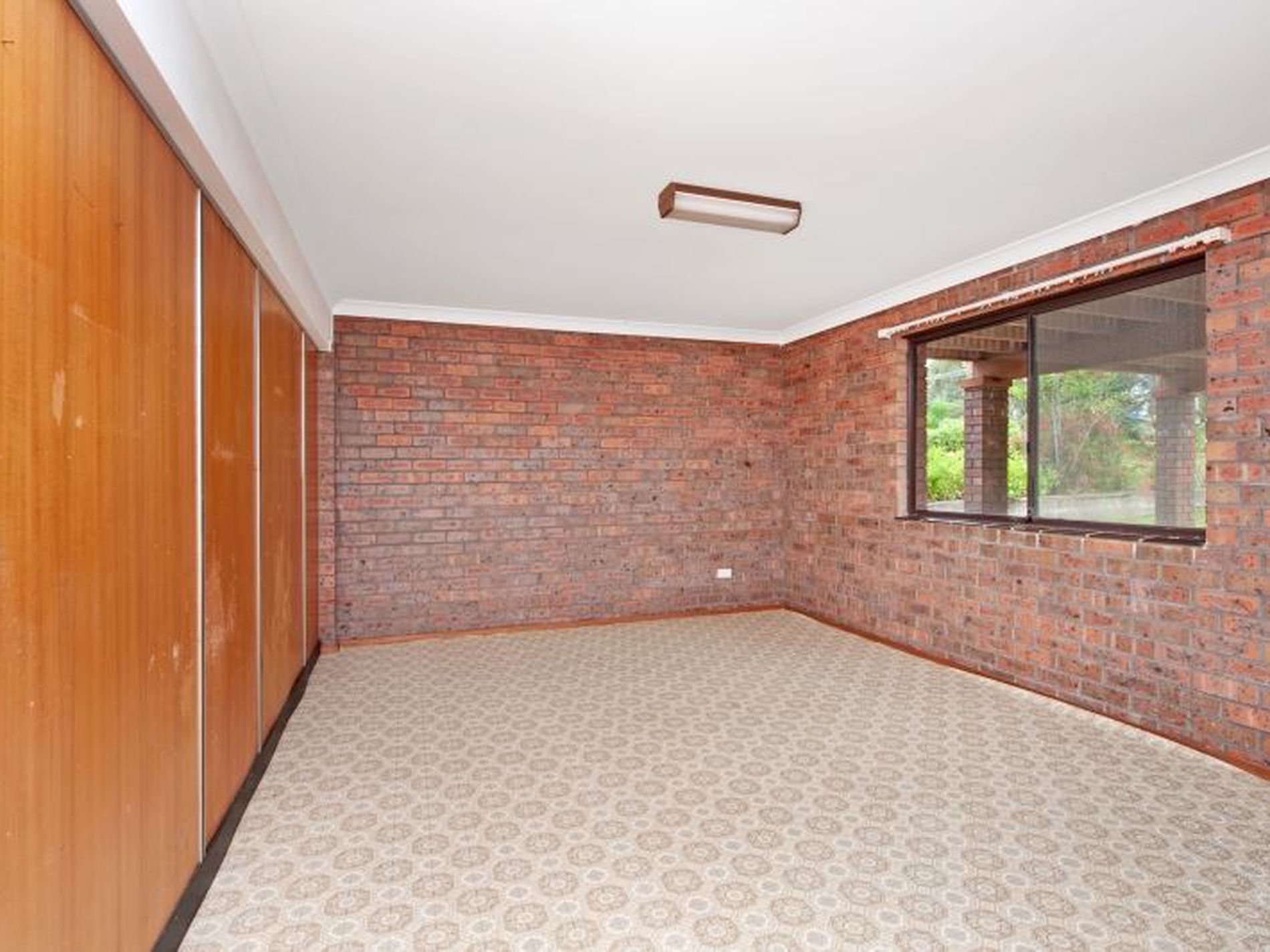 11 Kings Point Drive, Kings Point