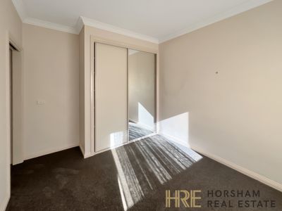 1 / 8 Dougherty Street, Horsham