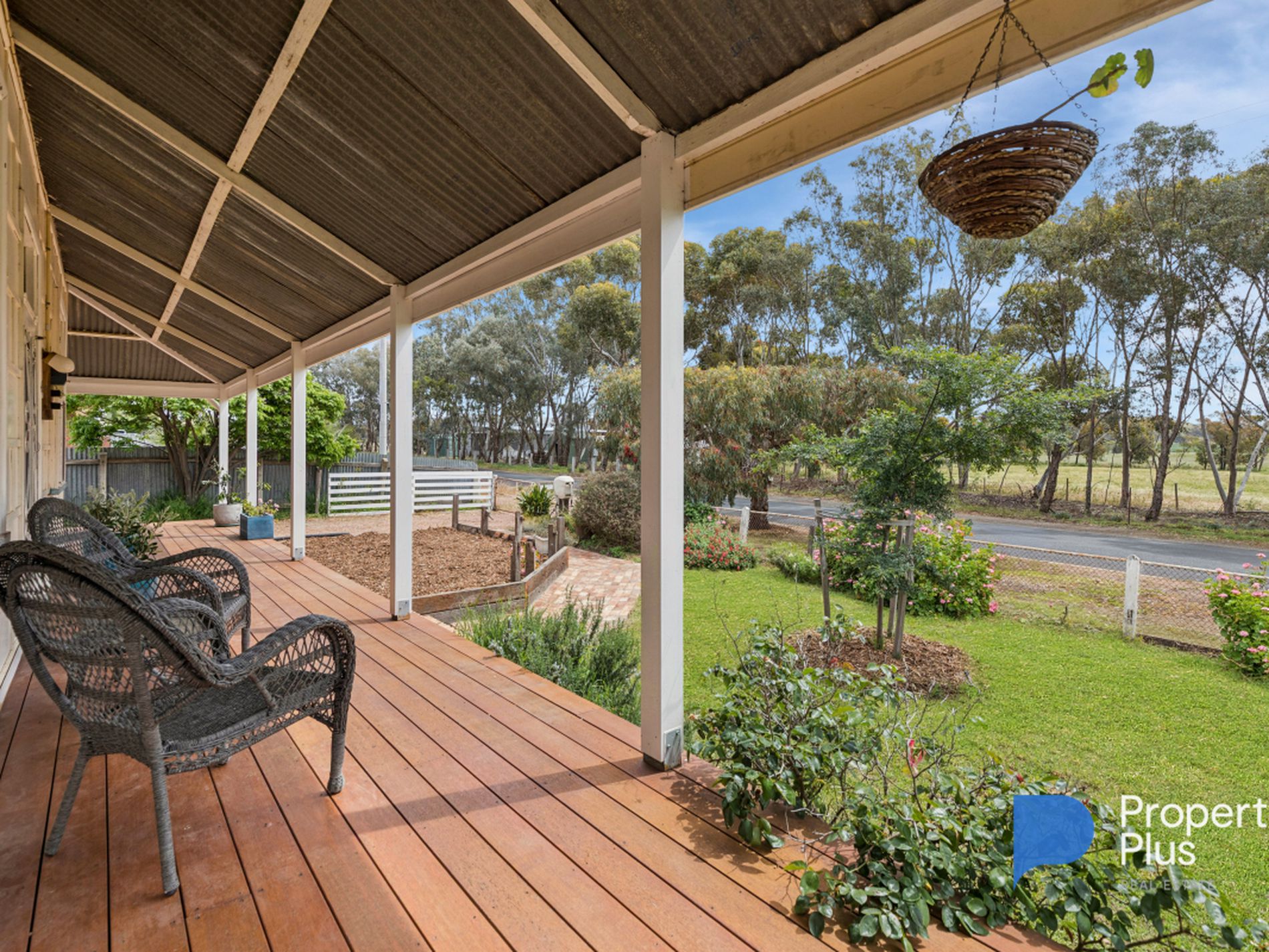 7 WINDSOR AVENUE, Charlton