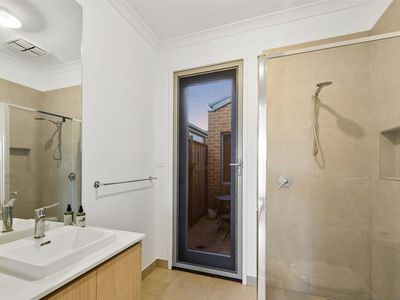 15 Heath Avenue, Rockbank