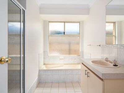 7A Tindals Crescent, Hannans