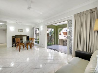 1603 / 2-10 Greenslopes Street, Cairns North