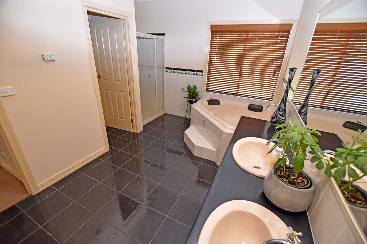 16 Deakin Grove, Tongala