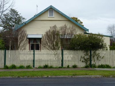 7 Bennett Rd, Horsham