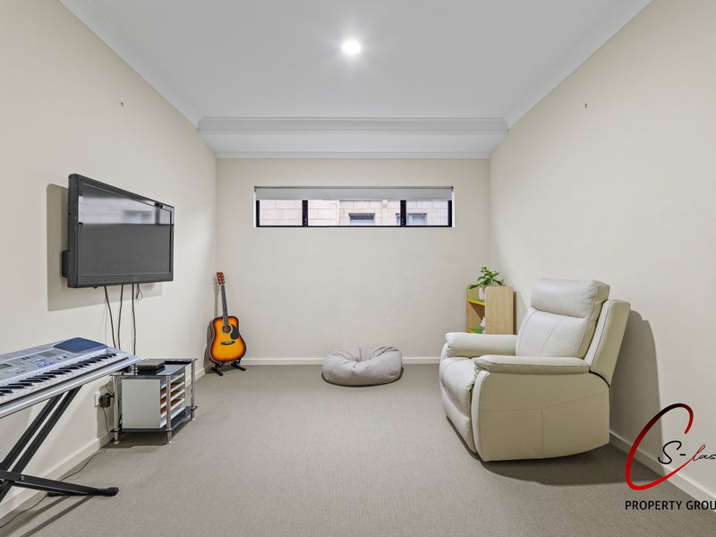 17 Lockwood Way, Aveley