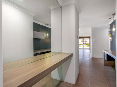 21 Manhattan Concourse, Hilbert