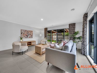 81 Charlbury Crescent, Cranbourne North