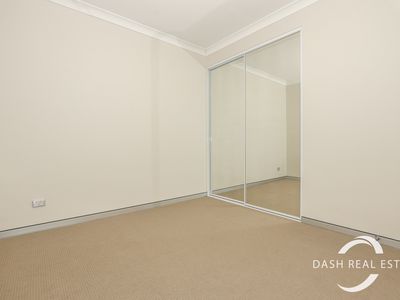 4/2 Walsh Loop, Joondalup