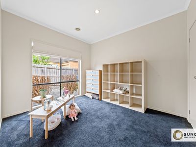 14 Meribel Way, Lynbrook
