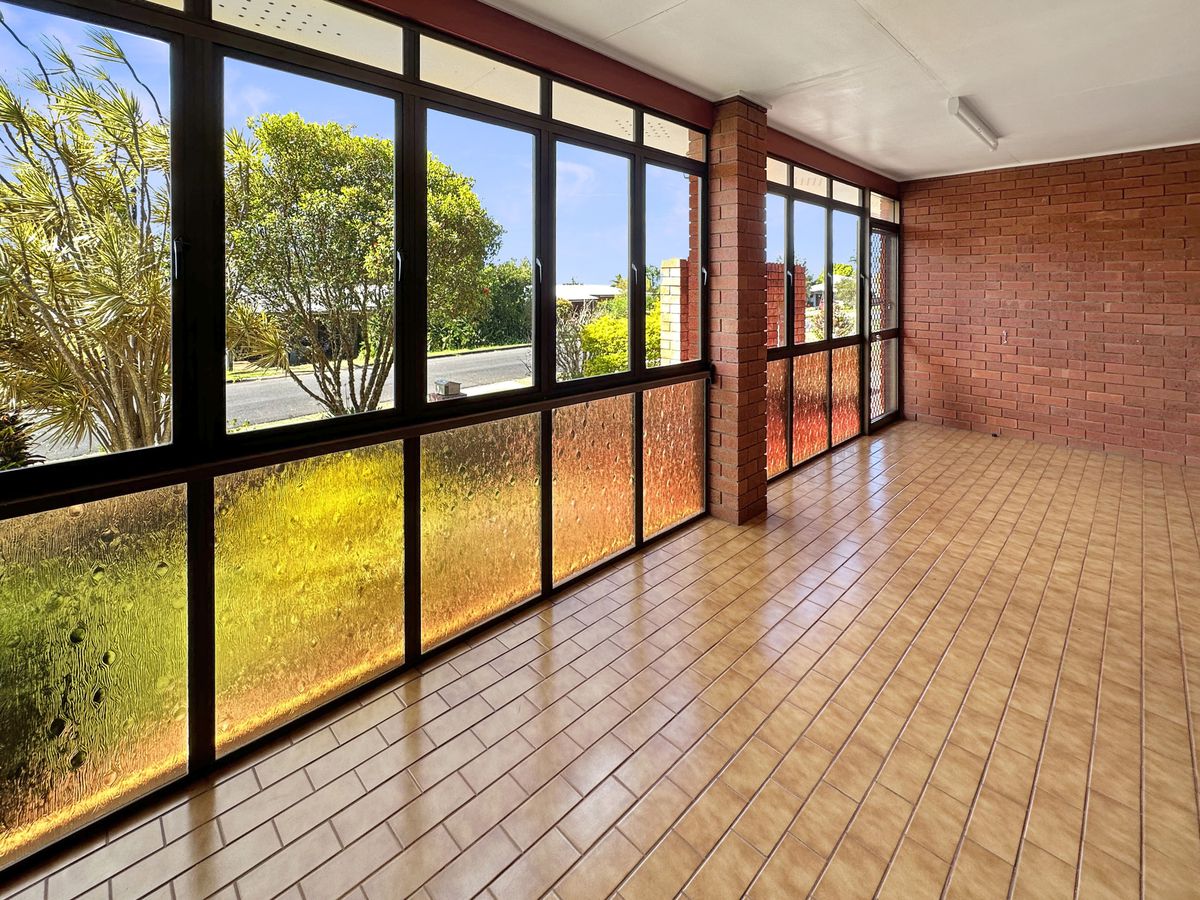 21 Crouch Avenue, Atherton