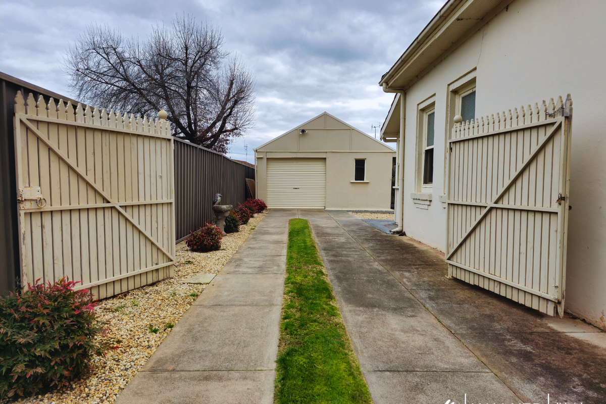 16 Saunders Street, Kyabram