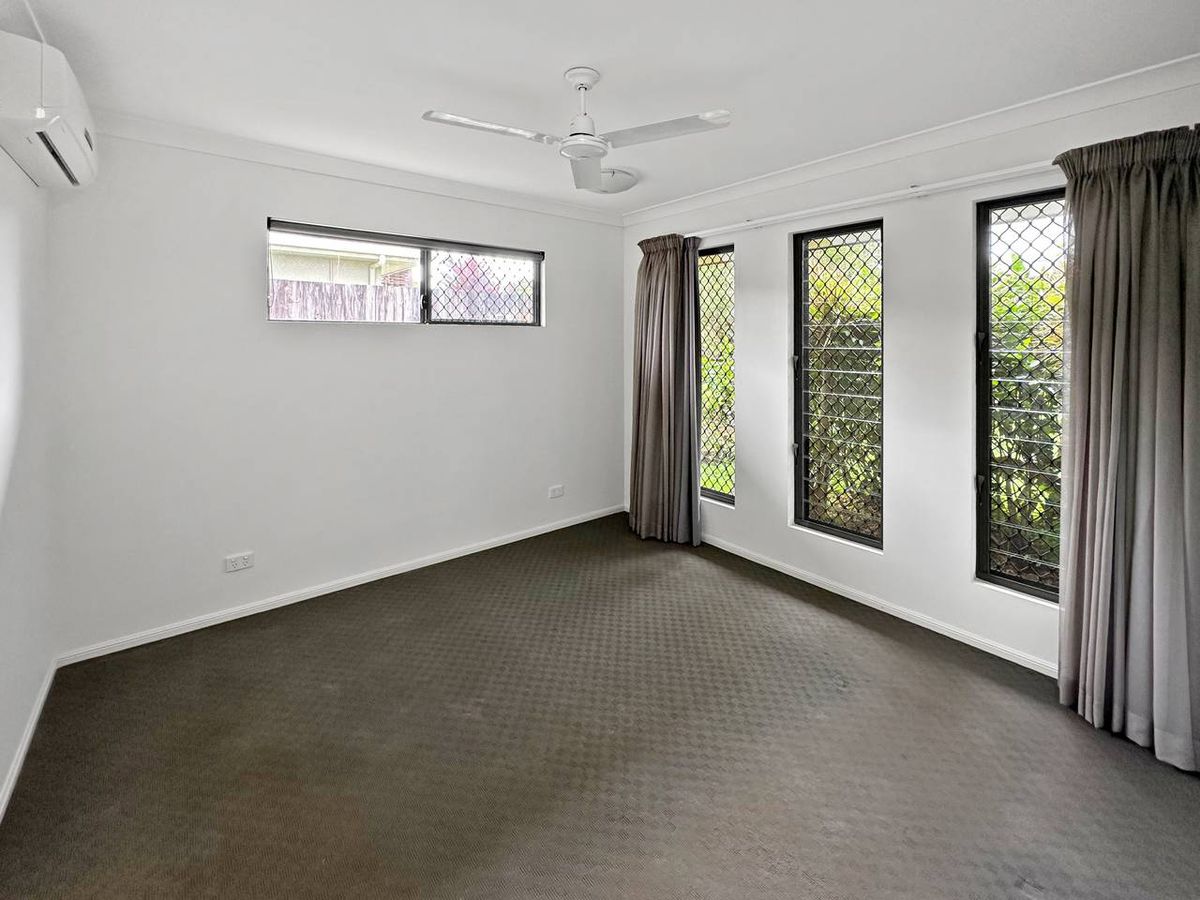 11 Rosenberg St, Atherton