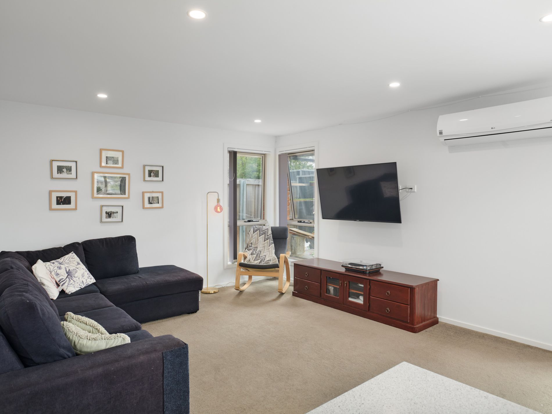 2 / 5 Space Court, Snug