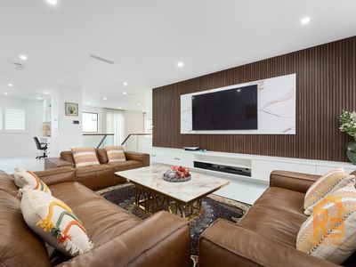 261 Honour Avenue, Clyde North