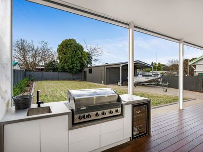 16 Larkings Street, Wangaratta