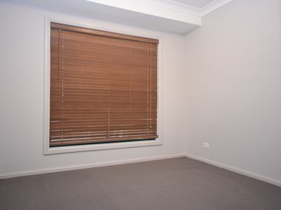 25 Lakeside Circuit, Dubbo
