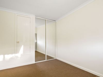 4/12 Edmund way, Calista