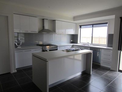 2-4 Casey Grove, Leopold