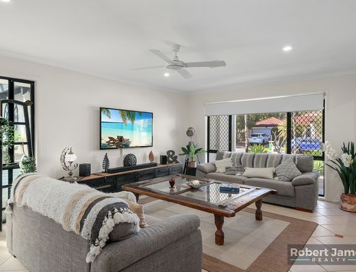 UNIQUE DUAL LIVING AT ITS BEST image 9
