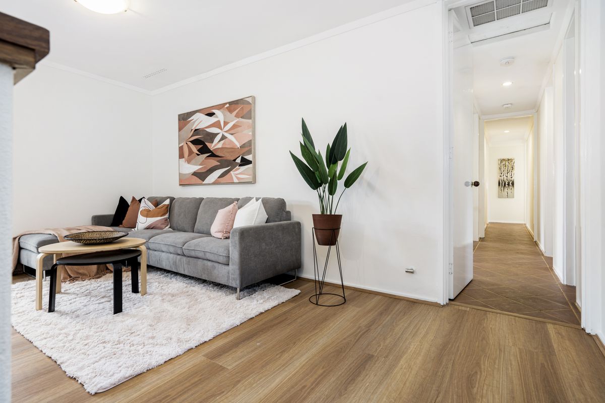 33 Riga Crescent, Willetton