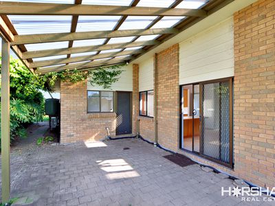 8 Henderson Avenue, Horsham