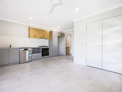 2 / 8 Daisy Close, Kootingal