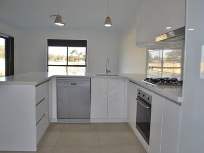 42B  Keswick Parkway, Dubbo