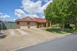 16 Robbins Drive, East Albury