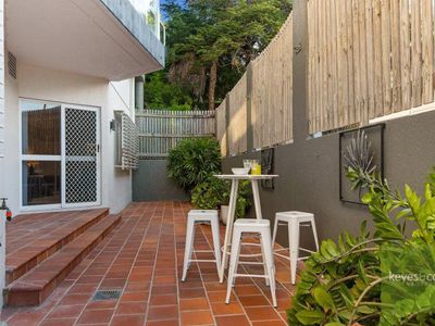 2 / 4 Stanton Terrace, Townsville City
