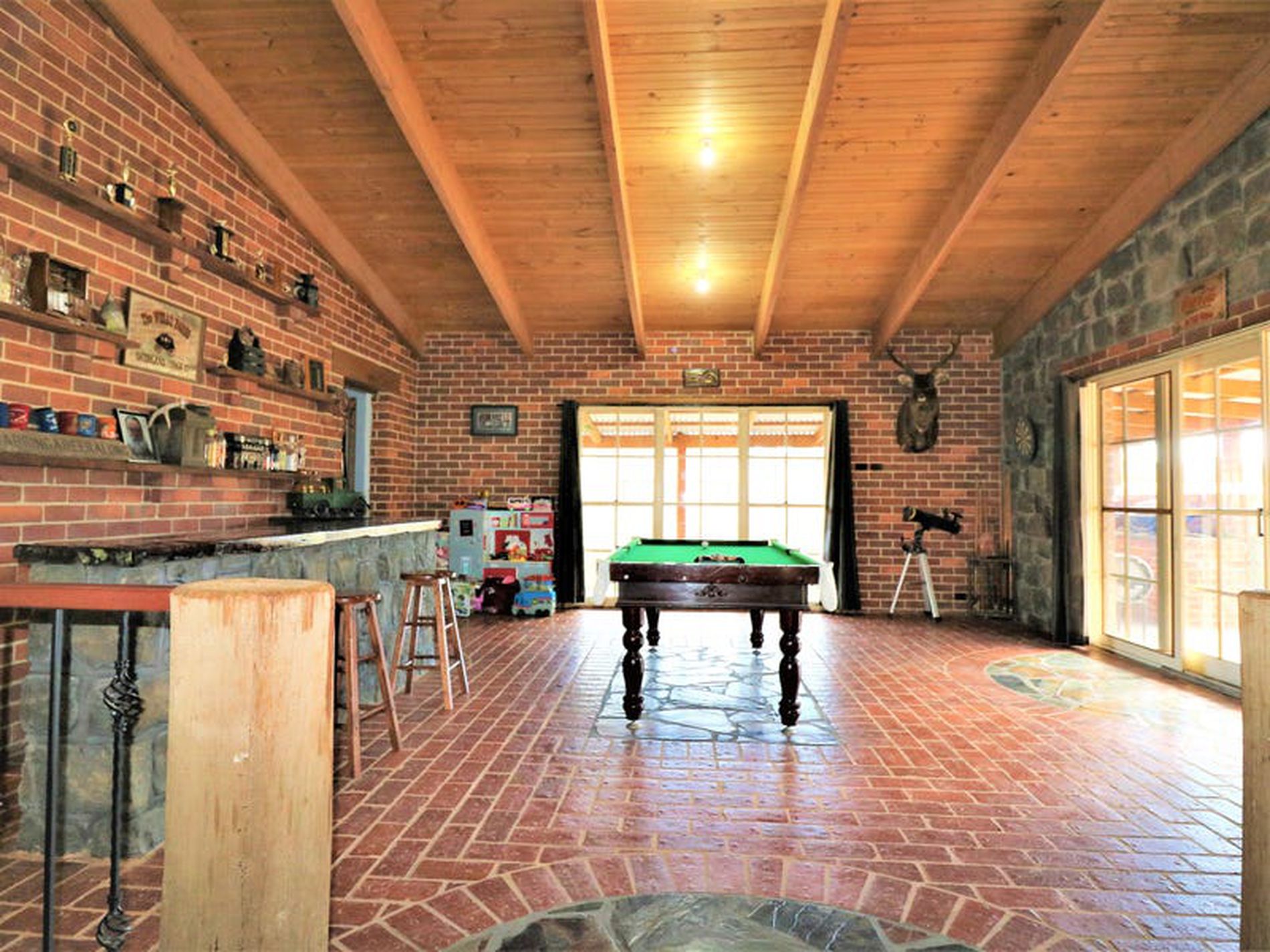 285 Cowles Rd, Northwood