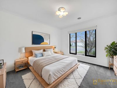33 Kinglake Drive, Manor Lakes