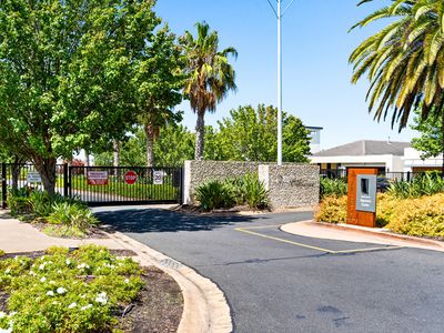 32 Signature Boulevard, Point Cook