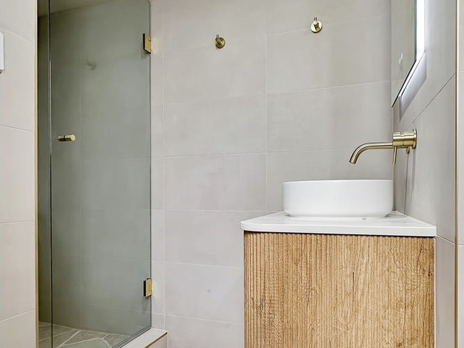 2 / 8 Mitre St, St Lucia