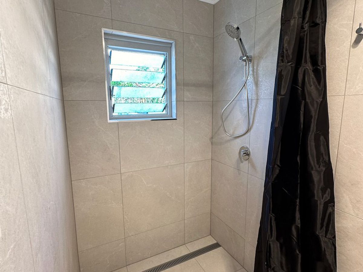 1 / 10 Second Avenue, Atherton