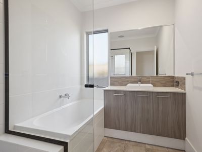 12A Loris Way, Kardinya