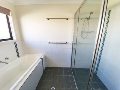 10 Holmwood Drive, Dubbo