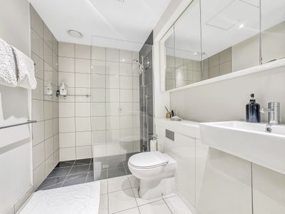 701 / 33 Claremont Street, South Yarra