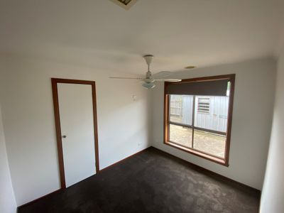 2 / 64 Songlark Crescent , Werribee